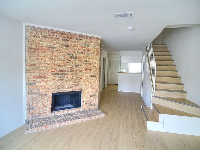 2194 Aspen Dr — Photo 2