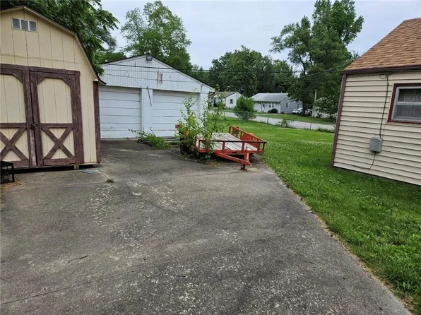 2206 NE 58th Ter, Kansas City, MO 64118