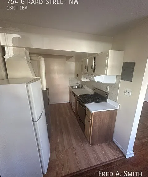754 Girard St NW — Photo 4
