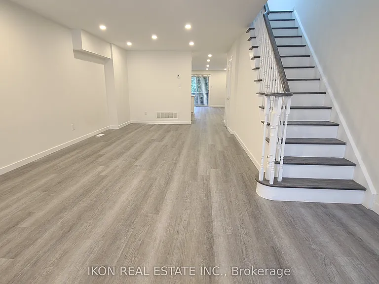 31 Torrens Ave — Photo 10