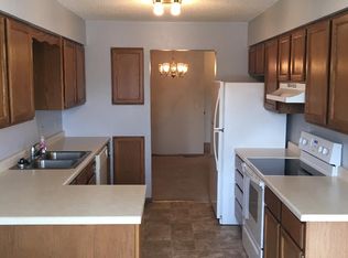 201 Heather Ln APT 3, Mankato, MN 56001