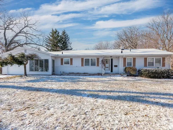 2811 17th Street Pl, Moline, IL 61265