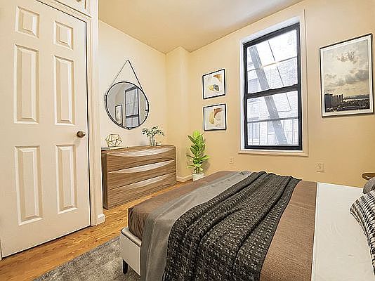 5th image of 203 W 109th St Bsmt 1