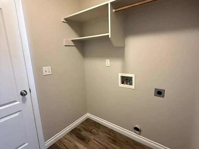 10812 Saffron Dr — Photo 13