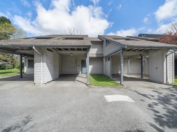 7300 Ledway Rd #8, Richmond, BC V7C 4N9