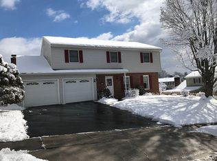 903 Oak Ln, Wyomissing, PA 19610