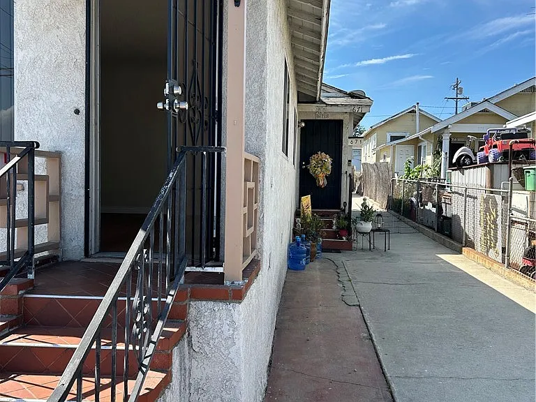 669 W Ofarrell St — Photo 4
