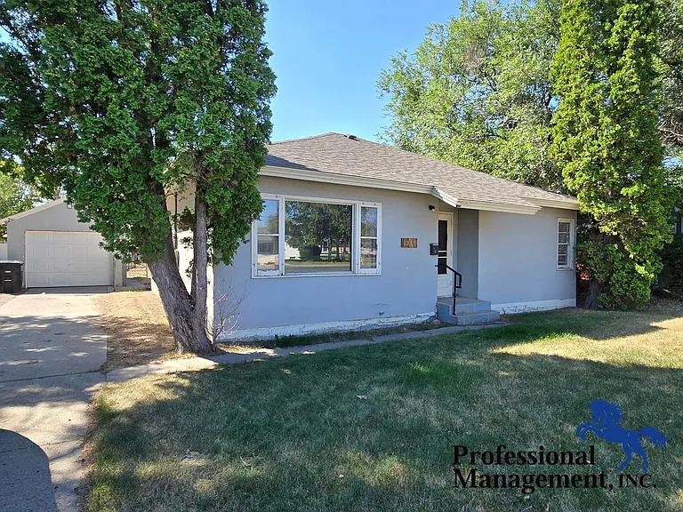 1926 Broadwater Ave — Photo 1