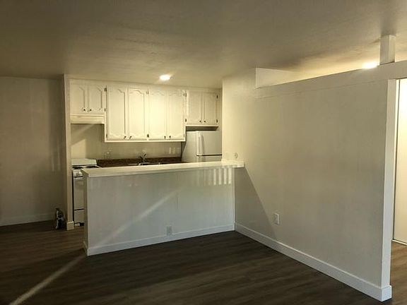 3rd image of 427 W 4th Ave APT M