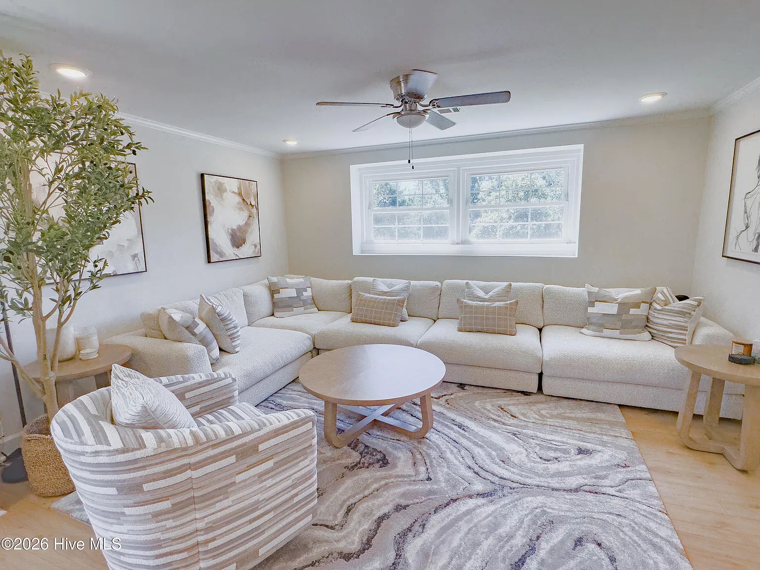 3 bed, 2.5 bath, 1994 sqft, $2,100 — Photo 4