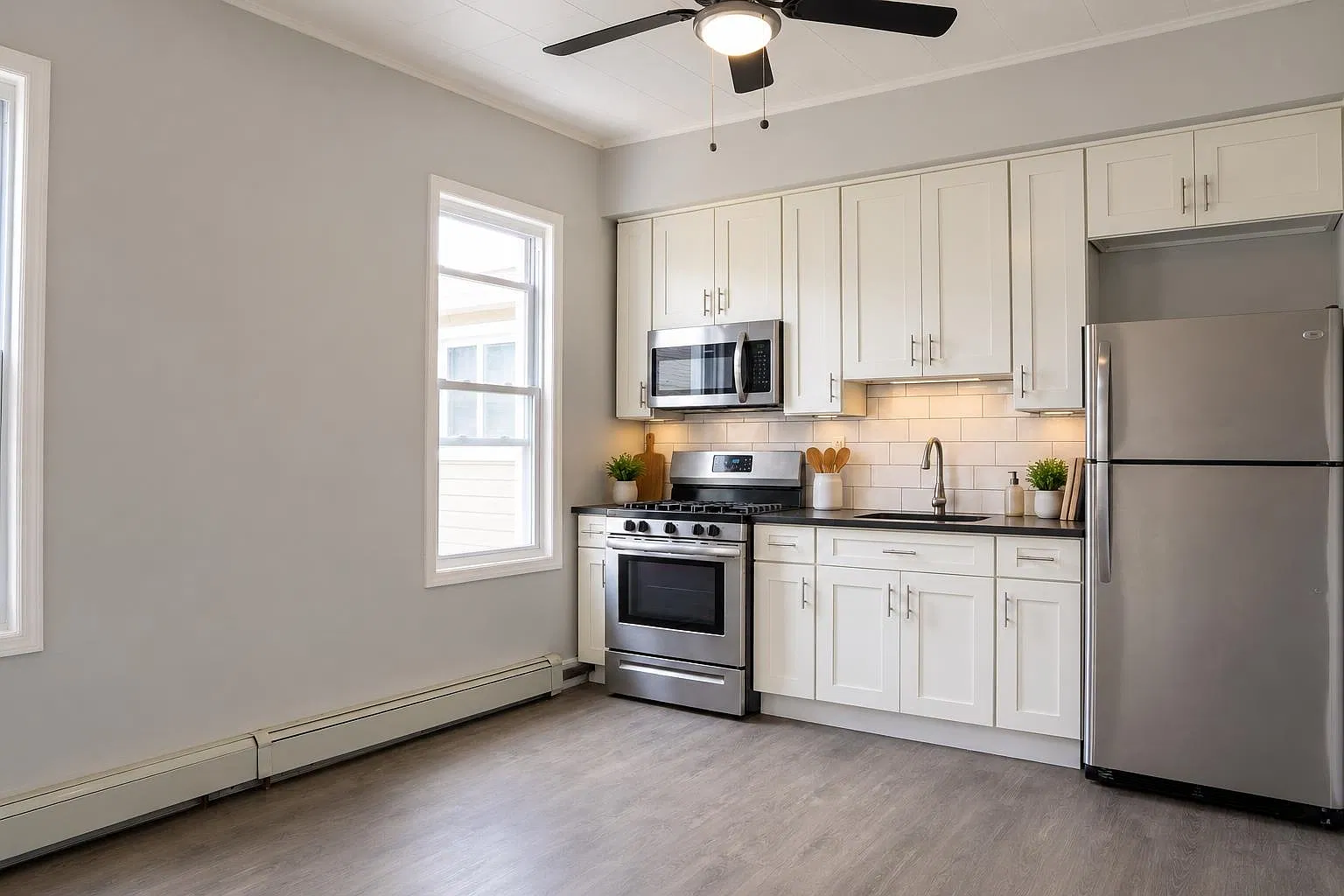 3 bed, 1.0 bath, 2000 sqft, $2,500 — Photo 2
