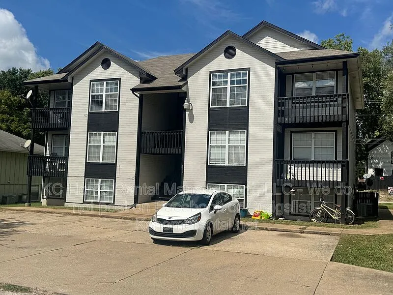 1 bed, 1.0 bath, $895 — Photo 1