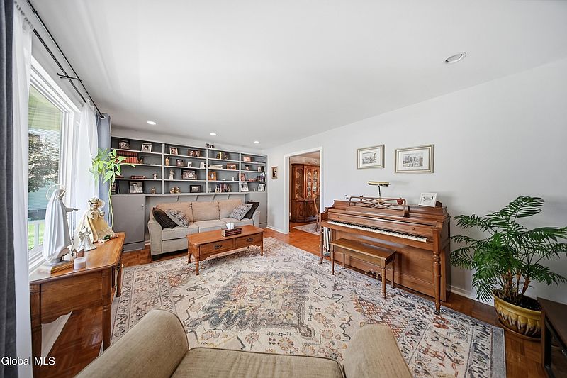 5th image of 4008 Luigi Court