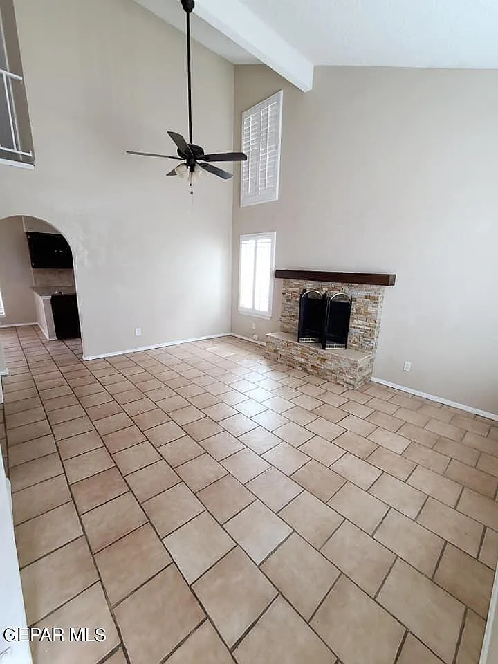 4 bed, 2.5 bath, 1415 sqft, $2,000 — Photo 2