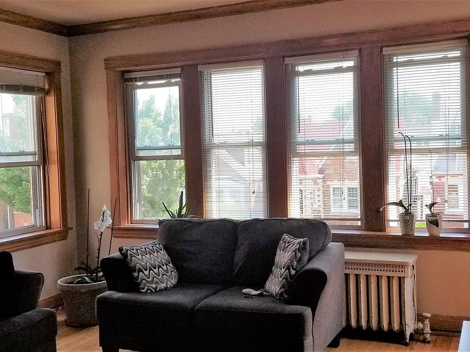 Bright and sunny living room