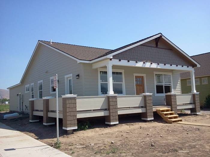 1st image of 880 River Pl