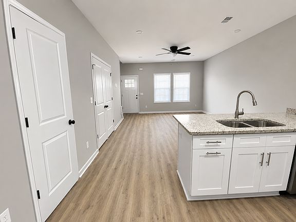 4th image of 2513B Bratton St