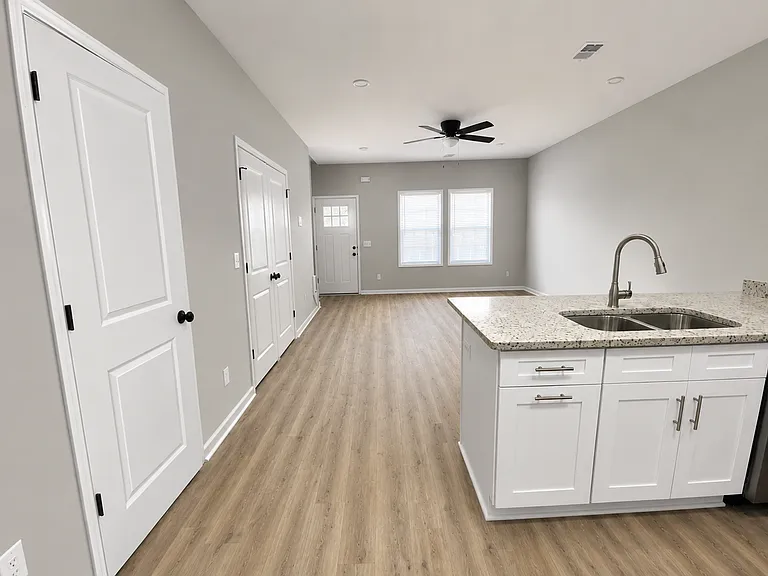 2513B Bratton St — Photo 4
