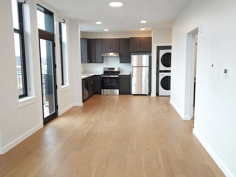 510 Shelburne Rd — Photo 9
