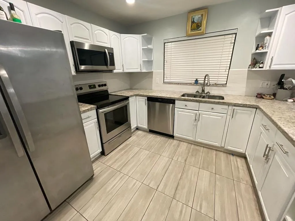 3 bed, 2.5 bath, 1448 sqft, $3,600 — Photo 2