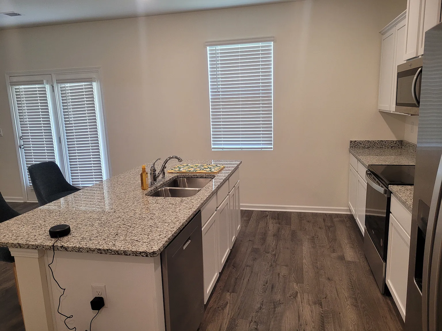 4 bed, 2.5 bath, 2338 sqft, $2,495 — Photo 3