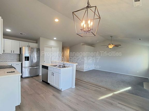 3rd image of 6206 Maryhill Ln