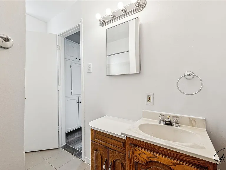 2615 Emmons Ave — Photo 20