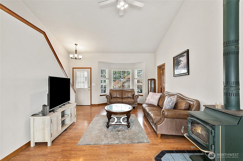5th image of 19636 Denmark Street SW