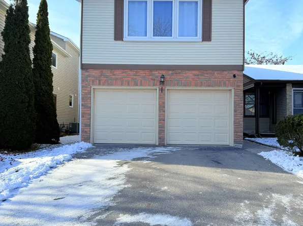 16 Madsen Cres, Markham, ON L3R 4P3