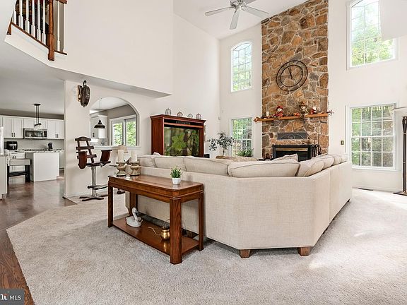 4th image of 42 Wild Laurel Ct