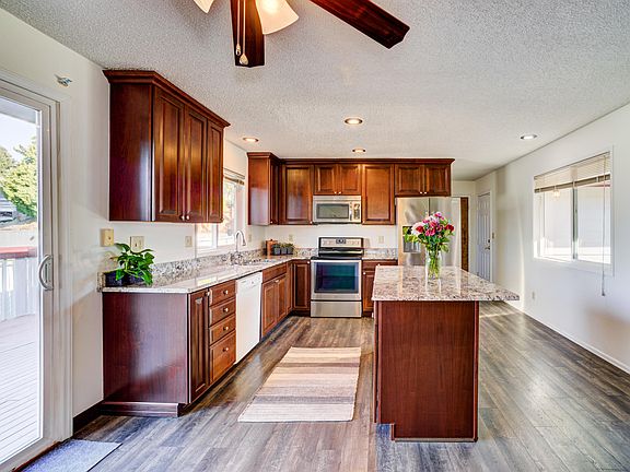 5th image of 1039 3rd St SE