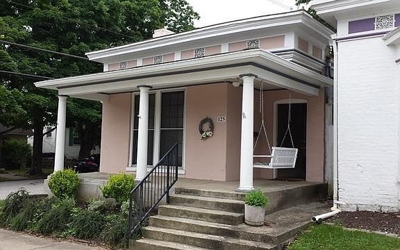 4th image of 125 E 3rd St
