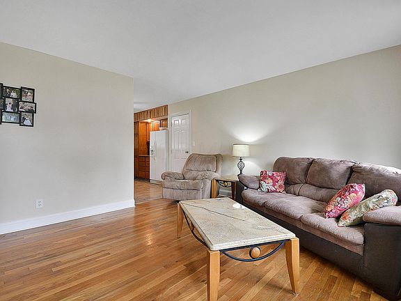 5th image of 5083 Benham Dr