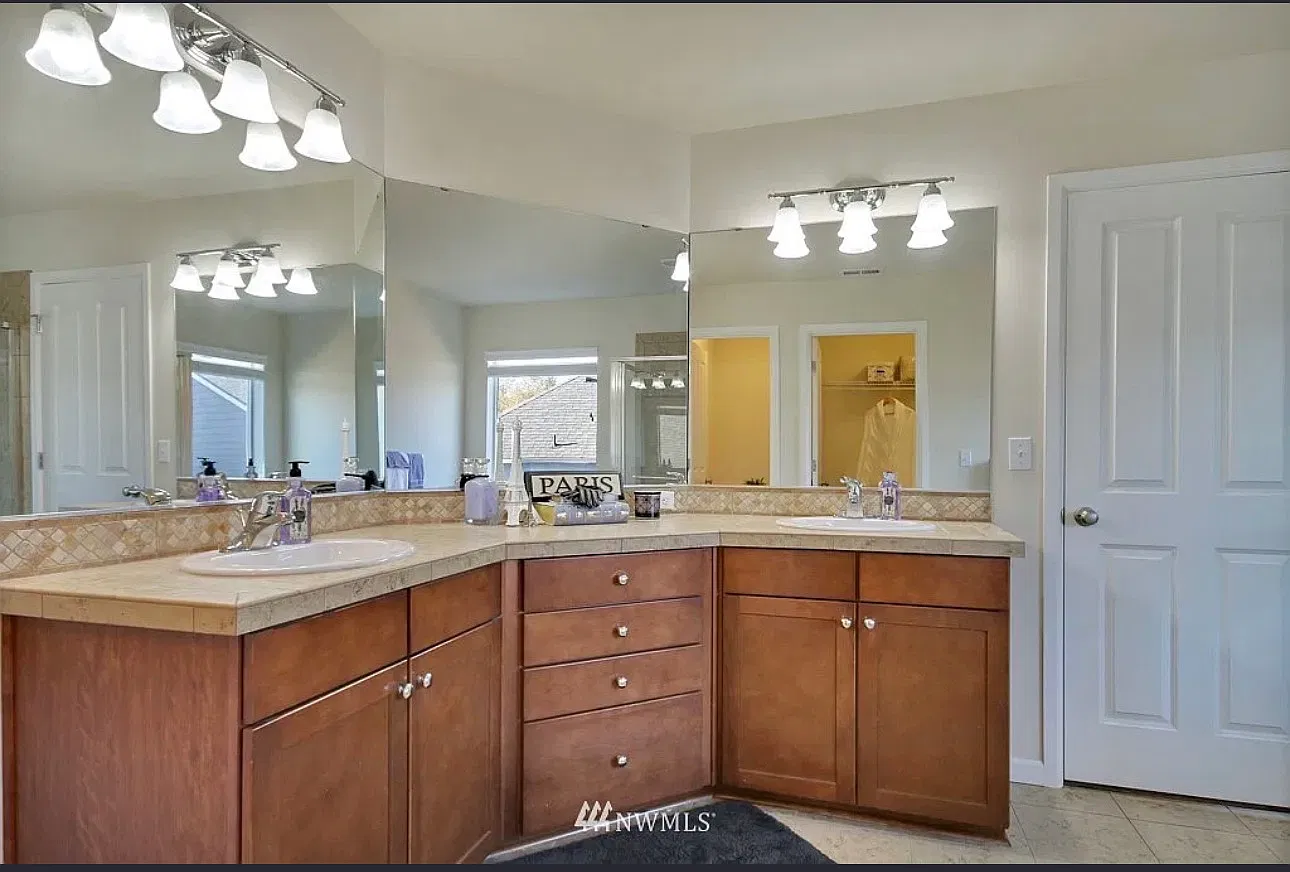 4 bed, 2297 sqft, $4,500 — Photo 3