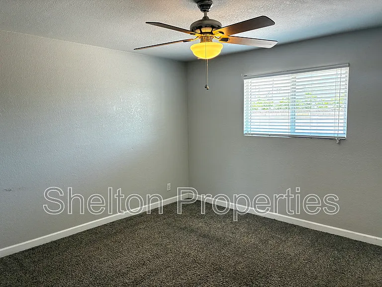 1421 S Roberts Rd — Photo 11