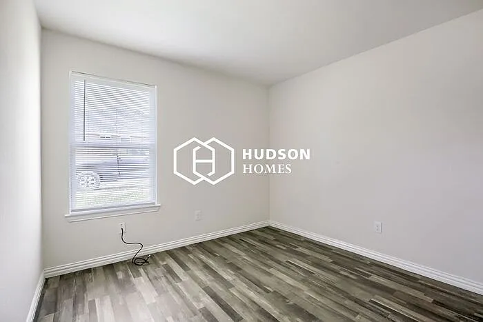 2214 Henry St — Photo 8