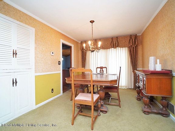 5th image of 219 Amber St