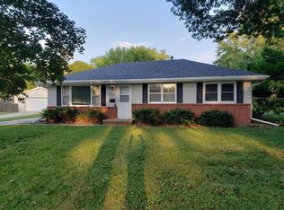 4101 Rose Hedge Dr, Des Moines, IA 50310