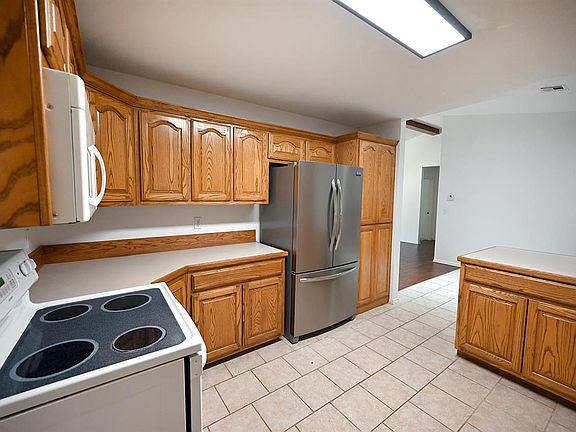 5th image of 2410 N Glenwood Dr
