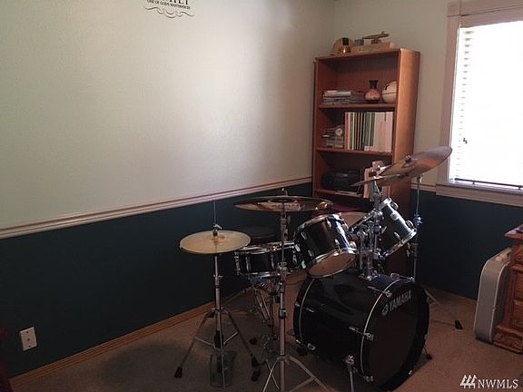 4th image of 1090 NE Beaumont Ln