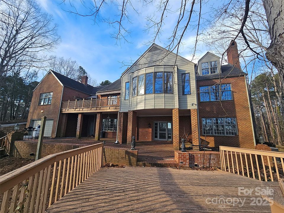 2nd image of 119 Dogwood Ln