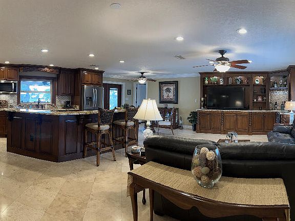 3rd image of 1615 Sykes Creek Dr