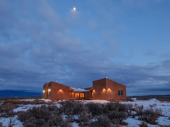 19 Cielo Grande Rd, Tres Piedras, NM 87577