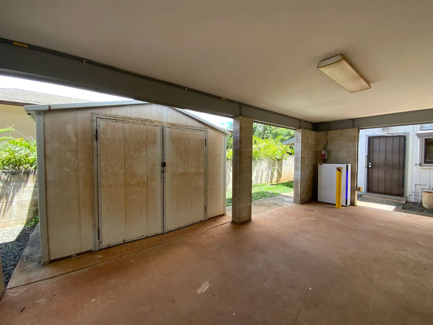 3 Bedroom, 2 Bathroom House with Large Carport in the Heart of Haleiwa Town — Photo 4