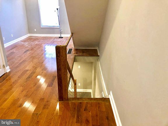5th image of 930 Belmont Ave