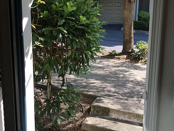 2nd image of 1514 NE Hawthorne Sq #F