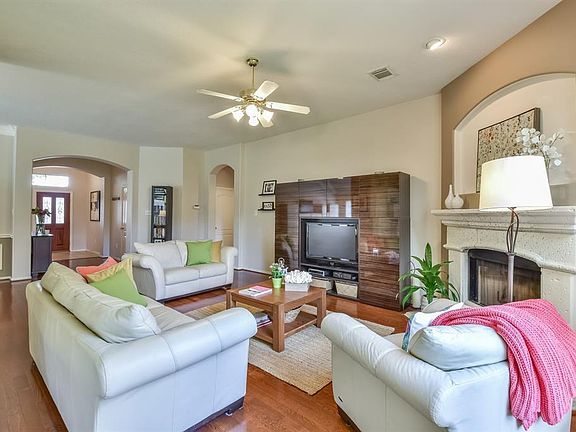 3rd image of 1414 Sullivan Springs Dr