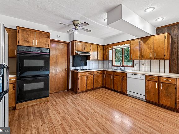 4th image of 9510 Shenandoah Dr