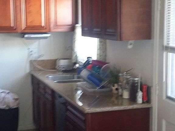 4th image of 2453 Manville St