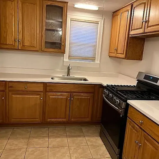 3 bed, 1.0 bath, 950 sqft, $2,399 — Photo 3